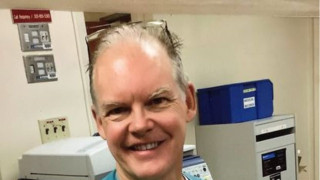 Κορωνοϊός: Εξετάζεται η περίπτωση 56χρονου γιατρού που πέθανε δυο εβδομάδες μετά τον εμβολιασμό στις ΗΠΑ