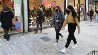 Lockdown: Σταδιακή χαλάρωση ως το Πάσχα - Τα σενάρια για λιανεμπόριο, εστίαση, σχολεία