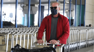 Πέτρος Κωστόπουλος: Επεισοδιακή άφιξη στο «Ελ. Βενιζέλος»