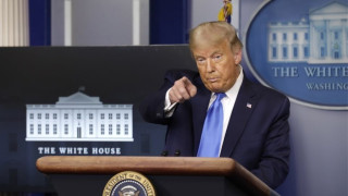 Το twitter μπλόκαρε μόνιμα τον λογαριασμό του Τραμπ