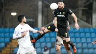 Kαι... κίτρινη στον Μάνο για θέατρο!