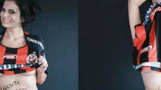 Σέξι δημοσιογράφος γδύθηκε επειδή ανέβηκε η ομάδα της! (video)