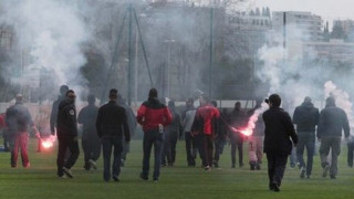 «Ντου» οπαδών σε προπόνηση! (pic)