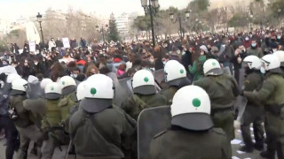 Θεσσαλονίκη: Παρέλυσε από τις διαδηλώσεις -Πορείες παρά τα μέτρα, χημικά, συλλήψεις