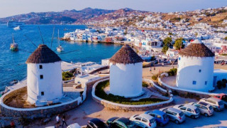 Βρετανοί 50αρηδες: «Διαβατήριο» για τα ελληνικά νησιά ο εμβολιασμός τους!