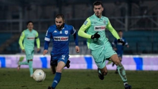 «Βρέχει»... γκολ από το ημίχρονο στο Περιστέρι