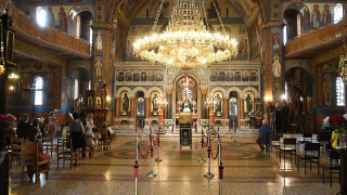 Αδιόρθωτοι: Πρόστιμα σε δύο ιερείς για συγχρωτισμό στους ναούς