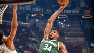 Καβαλίερς-Μπακς 99-124: Το double double του Γιάννη