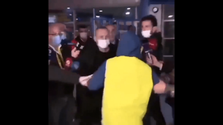 Απίστευτο: Οπαδός της Φενέρ κάνει ντου στον αντιπρόεδρο της  Γαλατασαράι