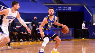 Ακόμη βάζει τρίποντα ο Κάρι