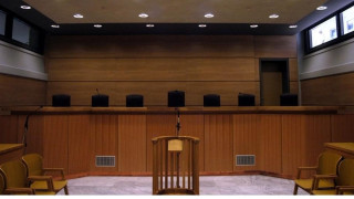 Απίστευτο περιστατικό στην Θεσσαλονίκη: Του διέλυσε το αυτοκίνητο επειδή δεν ανταποκρινόταν στον έρωτα της