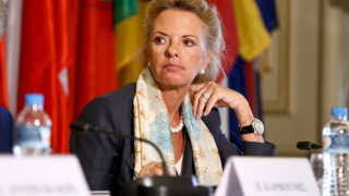 Βόζεμπεργκ: «Η Λίνα Μενδώνη οφείλει να παραιτηθεί»