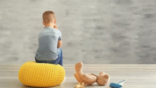 Ρατσισμός στην Κρήτη: Δεν τους νοικιάζουν σπίτι επειδή το παιδί τους έχει αυτισμό!