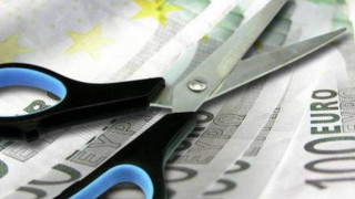 Ευρωπαϊκές χώρες «κρατικοποιούν» έξοδα και «κουρεύουν» υποχρεώσεις. Εμείς τι;