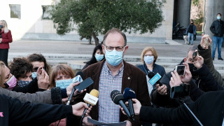 Απάντηση Τσαβλή σε Ζέρβα: «Εμβολίασα συγγενείς μου για να μην χαθεί καμία δόση εμβολίου»