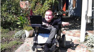 Ο άνθρωπος που θα υποβληθεί σε ολική μεταμόσχευση... κεφαλιού