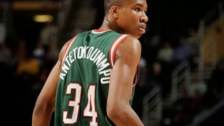 Giannis is back (videos)