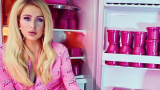 Paris Hilton: H ημίγυμνη εμφάνισή της και η προκλητική της φωτογράφηση ως Barbie