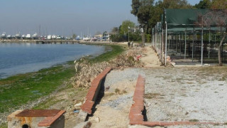 Απίστευτο: Δείτε πόσο υποχώρησε η θάλασσα στην Αρετσού!