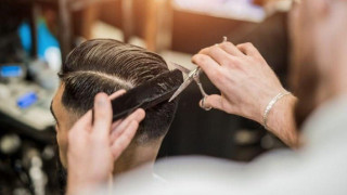 Θεσσαλονίκη: Υγειονομική βόμβα τα... παράνομα κουρέματα σε σπίτια!