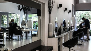 Παράνομα περίπου 23.000 κουρεία-κομμωτήρια!