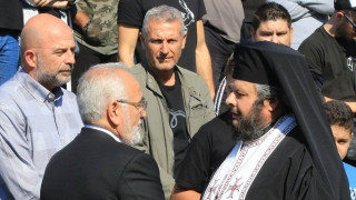 Νίκησε τον κορωνοϊό ο ιερέας που τελεί τα μνημόσυνα του ΠΑΟΚ στα Τέμπη