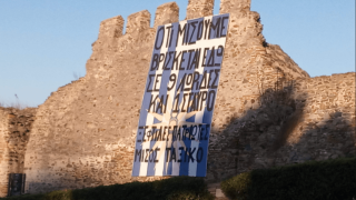 Αντιπρόεδρος Αστυνομικών για το πανό στα Κάστρα: «Επίτηδες το έβαλαν εκεί!»