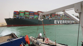 Διώρυγα του Σουέζ: Φόβος να μείνει κλειστή για εβδομάδες - Οι συνέπειες που ακολουθούν