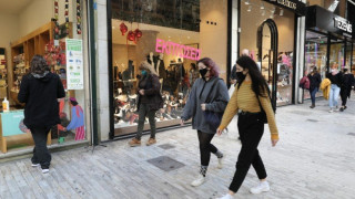 Lockdown: Ολα τα σενάρια για άνοιγμα λιανεμπορίου, εστίασης, σχολείων