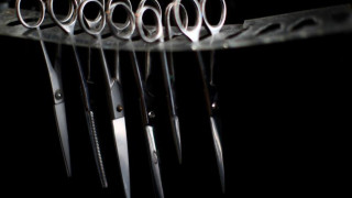 Του έκοψε το... πέος και τράβηξε το καζανάκι