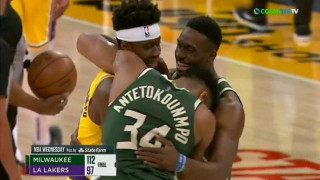 Φοβερή στιγμή: Τα αδέρφια Αντετοκούνμπο αγκαλιά στο παρκέ!