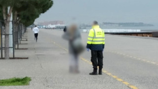 Θεσσαλονίκη: Οδηγός στάθμευσε παράνομα και επιτέθηκε σε δημοτικούς αστυνομικούς