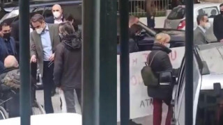 Αθήνα: Αποδοκιμασίες κατά Μητσοτάκη έξω από Ειδικό σχολείο!