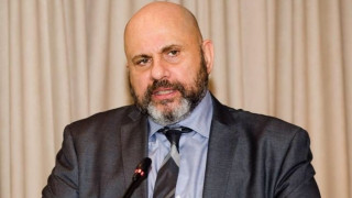 Κούβελας για Astra Zeneca: Ανάλογοι θάνατοι προκλήθηκαν κι από τα άλλα εμβόλια, δεν έγινε κάτι...