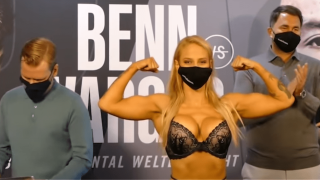 Πυγμάχος εμφανίστηκε με εσώρουχα στη ζύγιση και προκάλεσε χαμό!