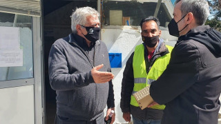 Υπάλληλος του τομέα καθαριότητας παρέδωσε τσάντα με 1.000 ευρώ