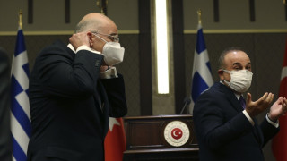 Σφοδρή κόντρα Δένδια-Τσαβούσογλου: «Να φύγει το casus belli, απειλούνται τα νησιά μας»