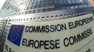 Κομισιόν: Συνεχείς οι επαφές Γιούνκερ, συνεχίζει το Brussels Group