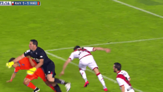 Δέχθηκε δύο γερά χτυπήματα, αλλά αποβλήθηκε! (video)