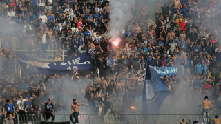 Ο λαός και πάλι στο πλευρό του