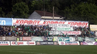 «Όποιος αγαπάει το ποδόσφαιρο, μισεί τον Ολυμπιακό» (pics)