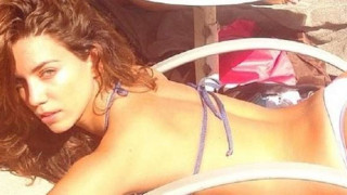 «Καύσωνα» προκάλεσε η Στικούδη με μαγιό (pics)