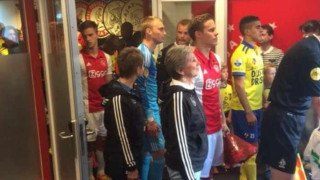 Στο γήπεδο με τις μητέρες τους οι παίκτες του Άγιαξ (pics)