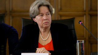 Λινού: «Μην κλείνεστε, λάθος μηνύματα στέλνονται στους πολίτες»