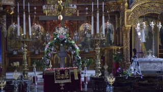 Με διπλή μάσκα και περιορισμό στον αριθμό των ατόμων οι εκκλησίες τη Μ. Εβδομάδα