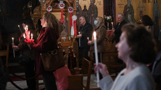 Πάσχα: Οι κωδικοί στο 13033 για Επιτάφιο και Ανάσταση