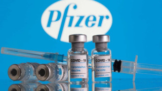 Εμβόλιο Pfizer: Πήρε πλήρη έγκριση - Γιατί πανηγυρίζει ο Μπουρλά