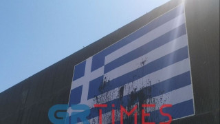 Θεσσαλονίκη: Για δεύτερη φορά βανδάλισαν την ελληνική σημαία στη ΔΕΘ