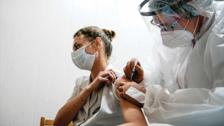 Έρευνα στη Βρετανία για το εμβόλιο της Pfizer: Παραμένει ο κίνδυνος μόλυνσης από τις μεταλλάξεις