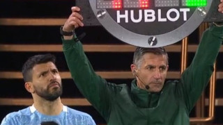 Viral: Ο Αγουέρο κοίταζε... άναυδος τον Σιδηρόπουλο